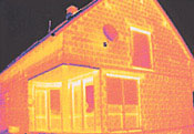 Снимок дома при помощи тепловизора