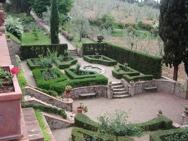 Каменные лестницы в итальянском саду