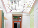 Витражный потолок в контурной технике с геометрическим узором