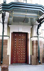 Фасадная стальная дверь