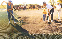 Использование газонной решетки на поле для игры в гольф