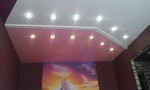Натяжной потолок со спайкой цветных полотен
