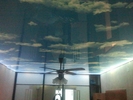 Натяжной потолок в гостиной фактура небо с облаками